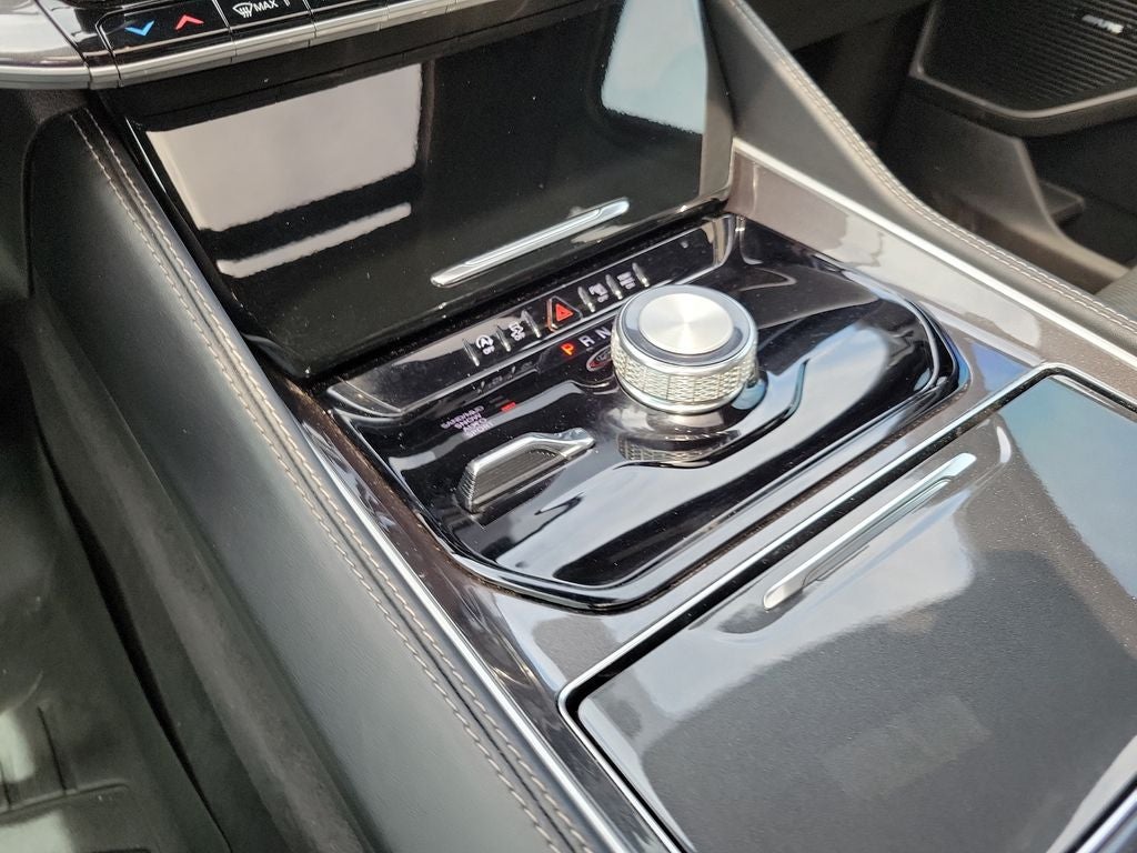 2023 Jeep Wagoneer Base