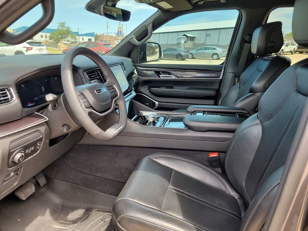 2023 Jeep Wagoneer Base