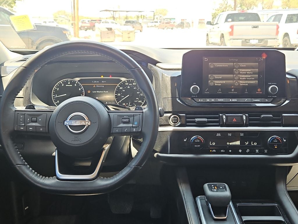 2022 Nissan Pathfinder SV