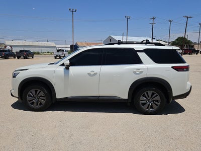2022 Nissan Pathfinder SV