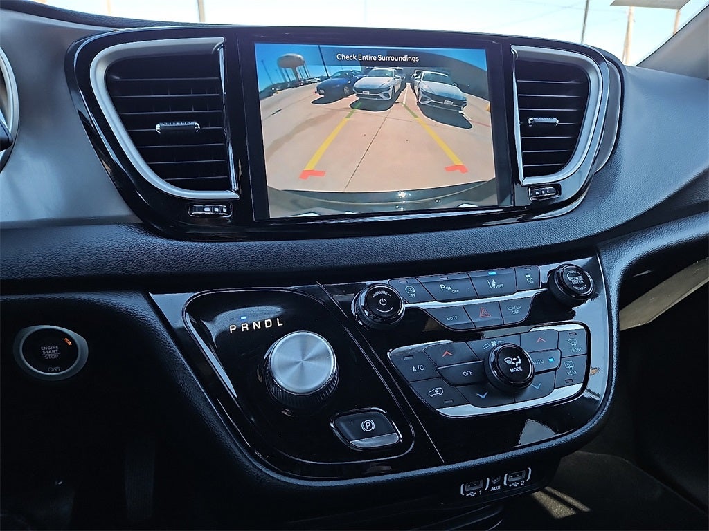 2025 Chrysler Pacifica Select