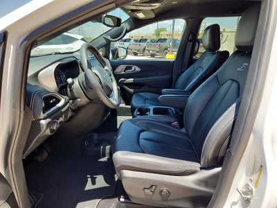 2024 Chrysler Pacifica Touring L S package