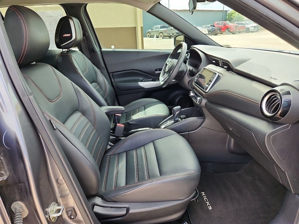 2020 Nissan Kicks SR