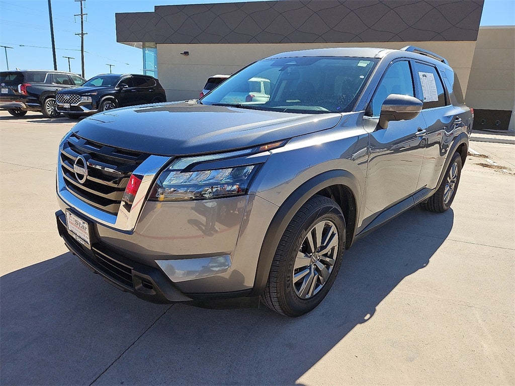 2024 Nissan Pathfinder SV