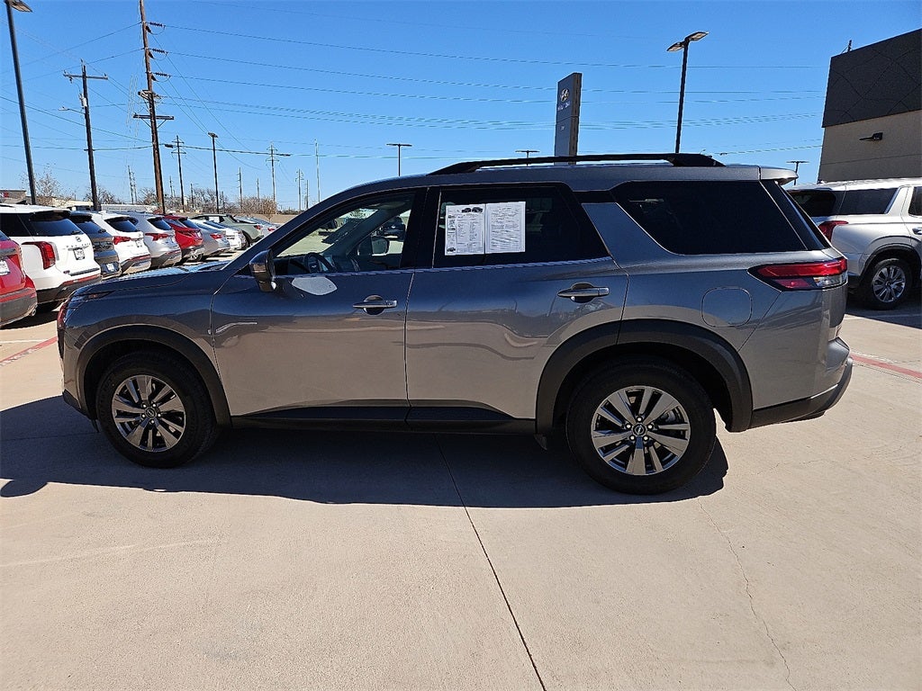 2024 Nissan Pathfinder SV