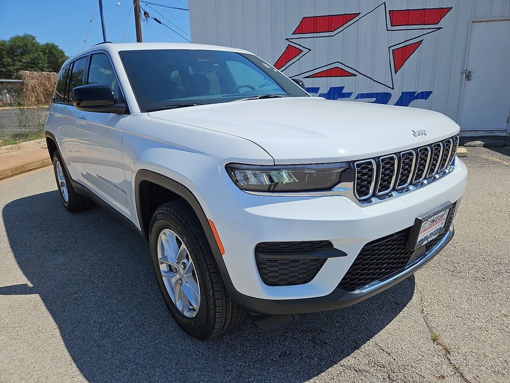2026 Jeep Grand Cherokee Laredo 4x4's photo