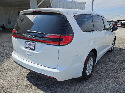 2027 Chrysler Pacifica Select