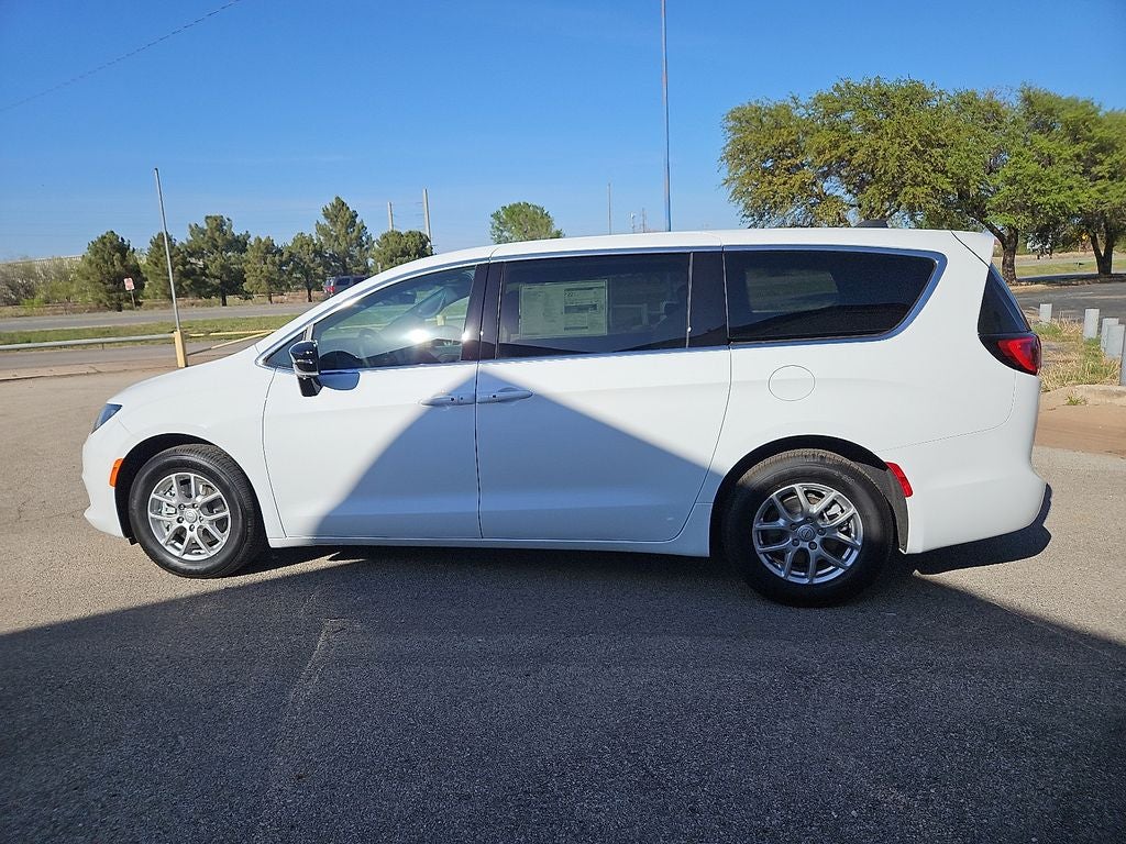 2026 Chrysler Voyager LX