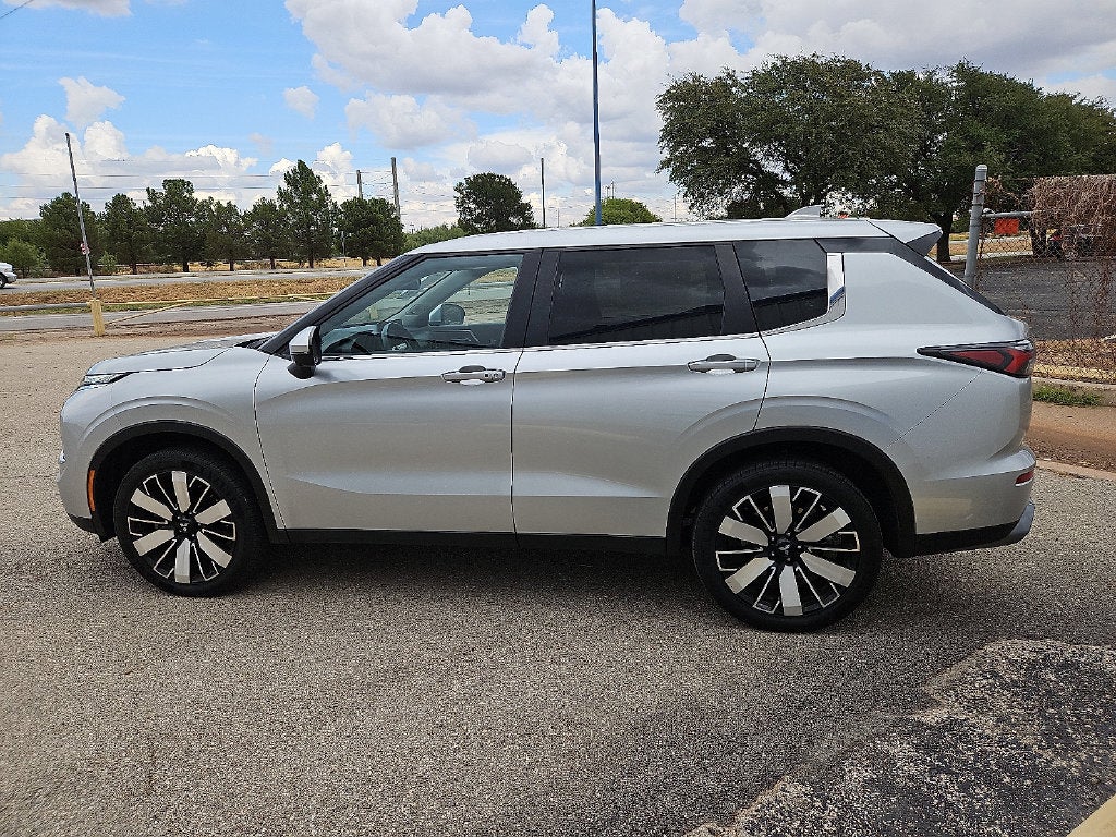2025 Mitsubishi Outlander SE